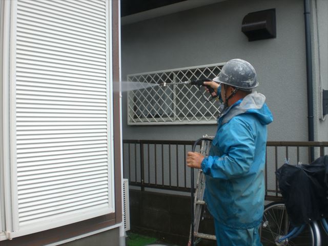 外壁洗浄中