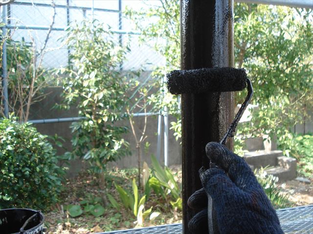 S邸柱仕上げ塗り