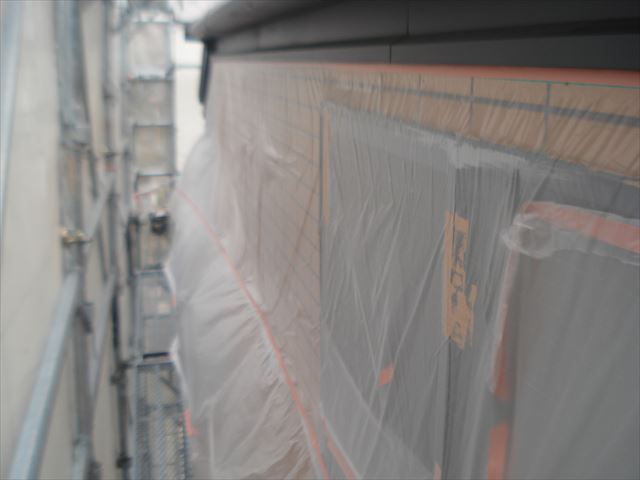 付帯部の破風板と雨樋・シャッターＢＯＸ等の上塗りと外壁補修・水戸市