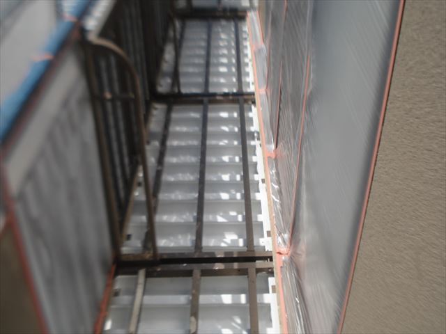 S邸バルコニー下屋根下塗り