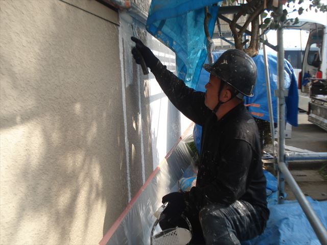 S邸外壁下塗り