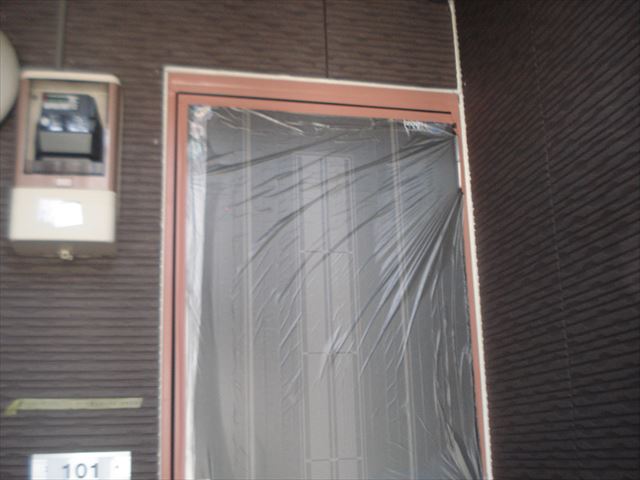 水戸APT玄関ドア養生