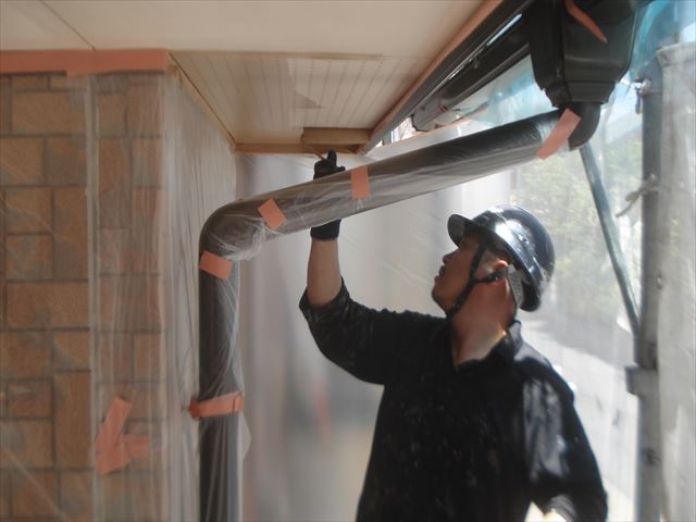 無機塗料仕様の、軒天仕上げです。それから、付帯部塗装です。
