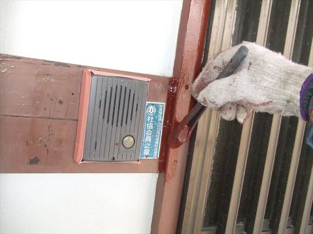 玄関木枠下塗り