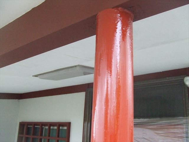 鉄骨柱錆止め塗装後