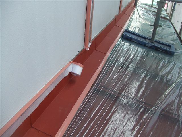 屋根水切りビニール養生中