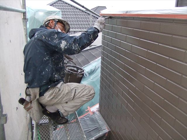 外壁刷毛塗り