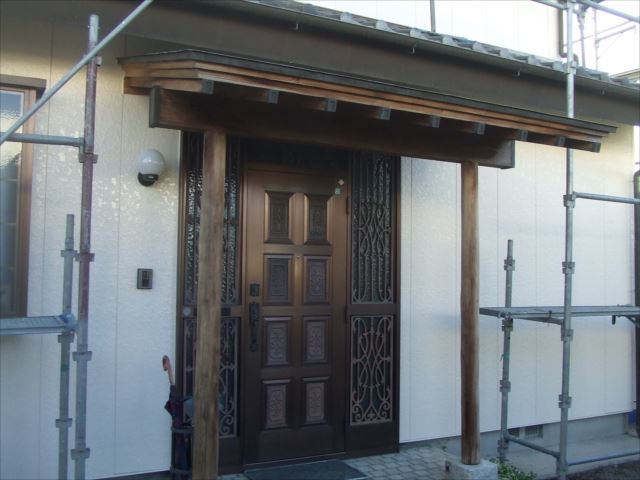 玄関柱シミ抜き完了
