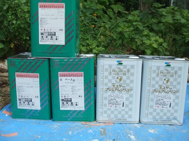 エスケー化研水性プレミアムシリコンを使用して外壁1回目塗装を行いました。鉾田市にて