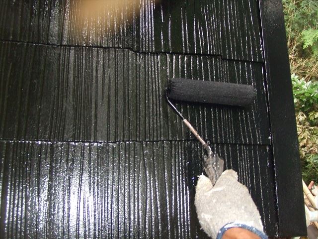 下屋根(1階屋根)2回目仕上げ塗装、ヤネフレッシュシリコン