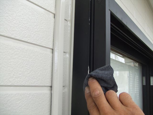 サッシ枠掃除、塗料シンナー