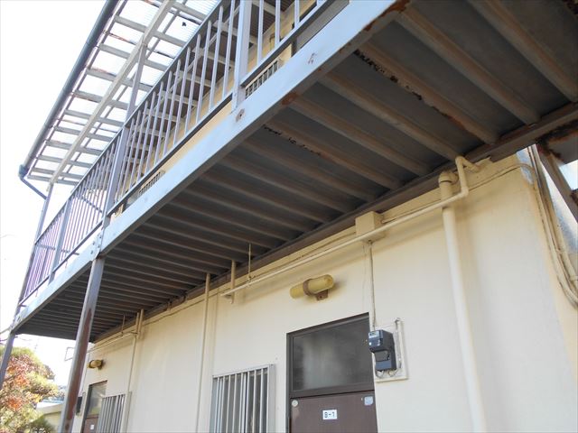 水戸市袴塚/アパート鉄骨階段錆止め塗装　　　