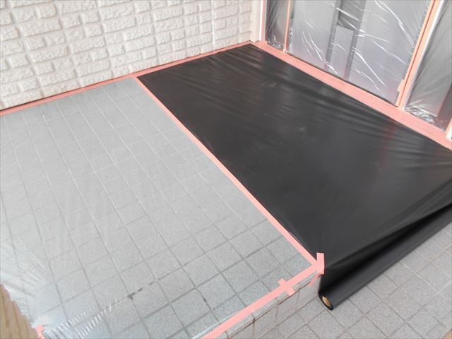 S邸玄関床養生中