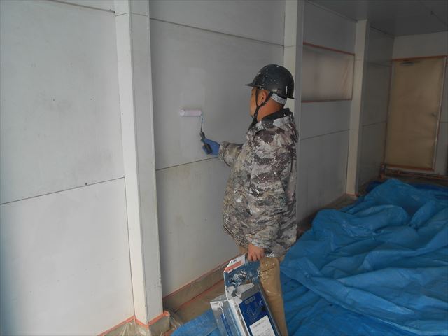 M邸壁下塗り中