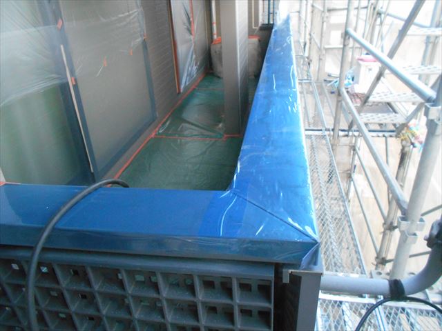水戸市双葉台／Ｓ様邸　養生作業　窓周りや足元等塗装しない部分