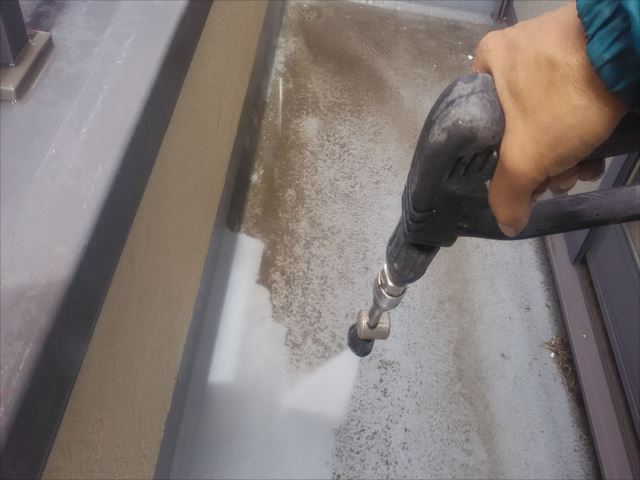 ベランダ床、高圧洗浄