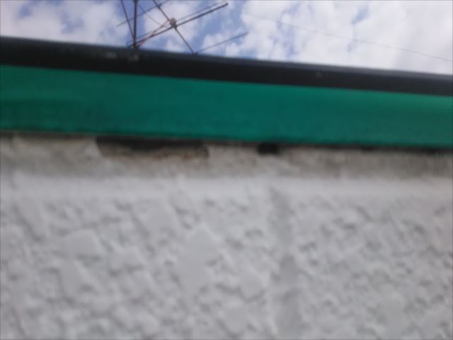 ベランダ笠木下