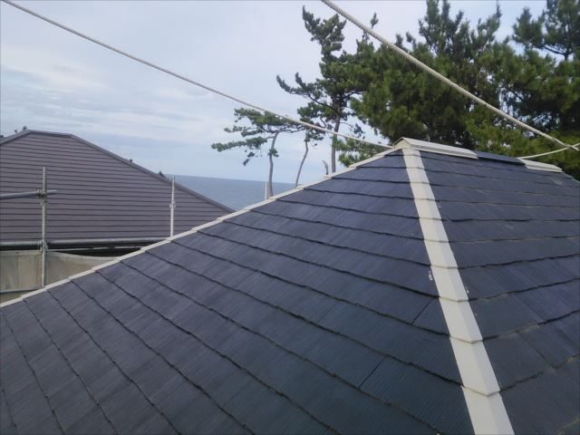 屋根錆止め下塗りシーラー完了