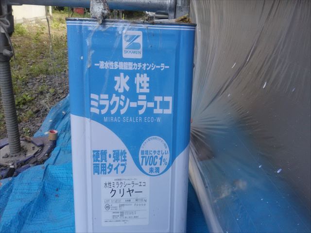 水戸市西原のアパートで屋根塗装と外壁下塗りを行いました。