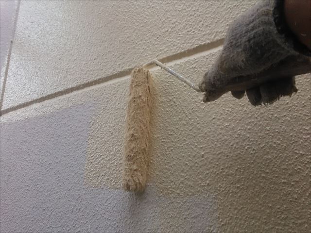 外壁着色上塗り1回目