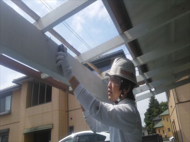 水戸市堀町のお宅でテラス塗装を行います。