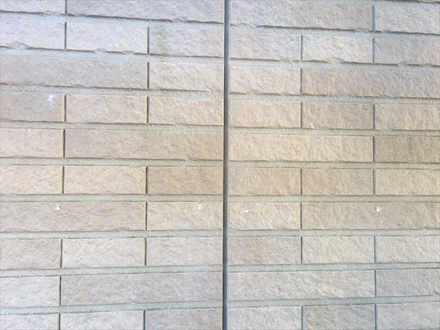 ひたちなか市東大島/外壁と附帯部塗装の外壁下塗り作業