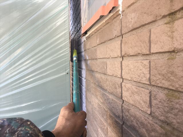 水戸市姫子(３階建て）/外壁と附帯部塗装の下塗り作業２日目