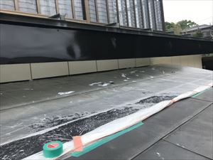 笠間市にて軒天　窓サッシの仕上げ、養生外しをやってきました。