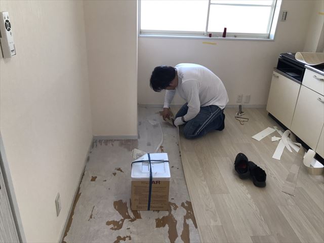 取手アパート 床クsッションフロア貼替工事