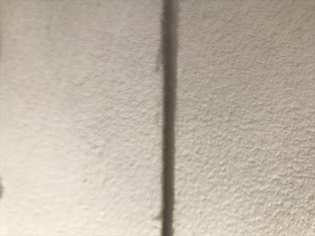 シール１日目　水戸市南町アーケード街の外壁塗装工事がスタート！