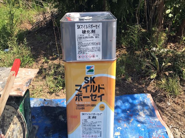 笠間市随分附・カラオケ店の瓦棒屋根に錆止め塗装｜エスケー化研「SKマイルドボーセイ」でしっかり保護！