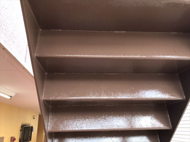取手市大規模鉄骨階段