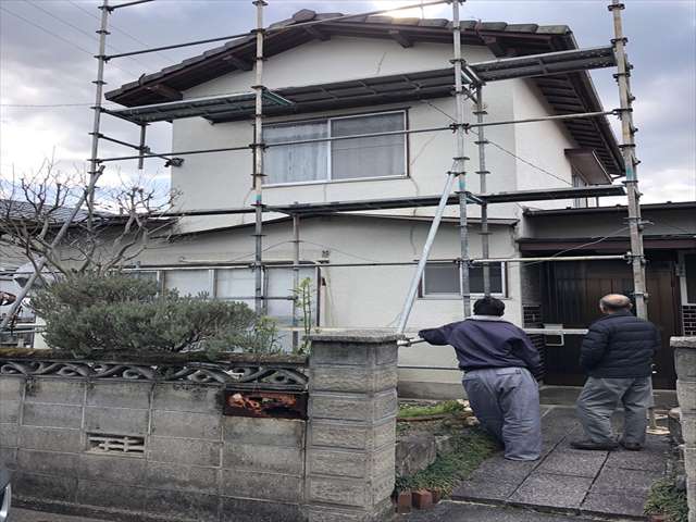 今治市国分町で木造2階建てモルタル住宅の外壁補修行いました。