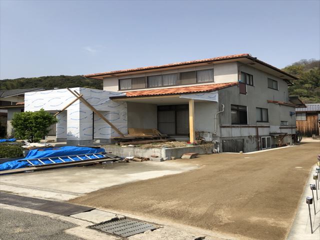 今治市宮窪町で増築のサイディング張りのコーキング打ちをしました。