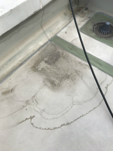 RC造3階建ての防水工事で施工前に高圧洗浄をしました。