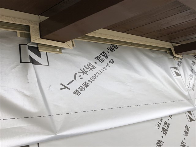 国分町 見切り材軒天