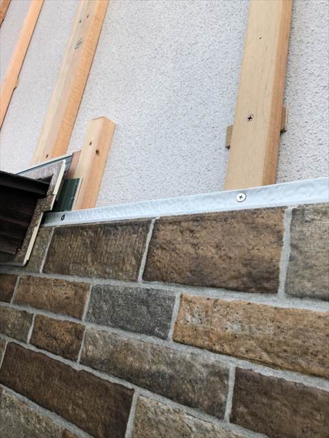郷本町 サイディングパネル 見切り材