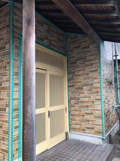 今治市郷本町での金属サイディングのコーキング工事をしました。