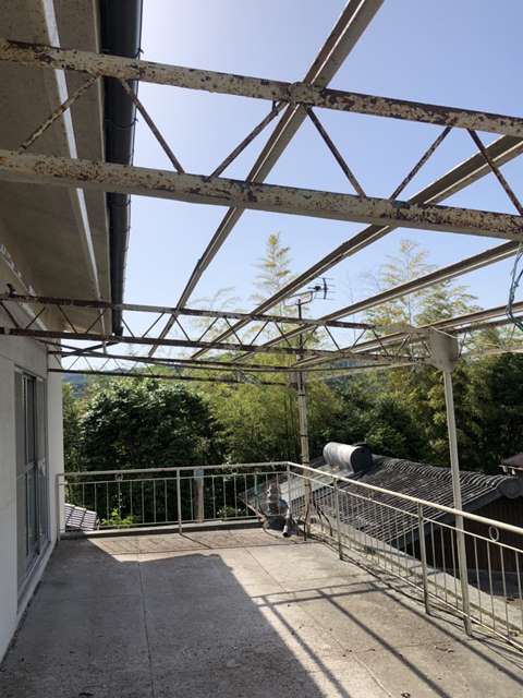 今治市でのバルコニー手摺り塗装、防水工事、トタン外壁張替え工事完了しました。追加工事、2期工事で外壁塗装をしていきます。