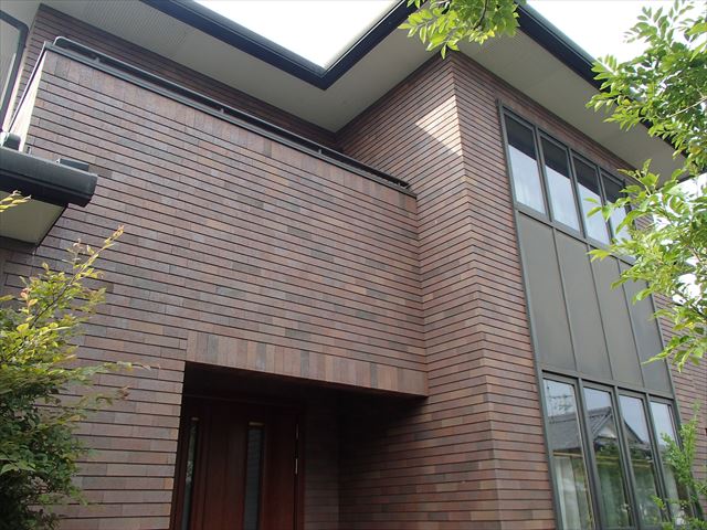 西条市の広江でタイルの外壁の一部を補修工事しました