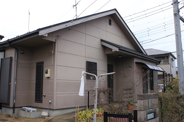 川越市にて平屋の塗り替え工事が開始です。