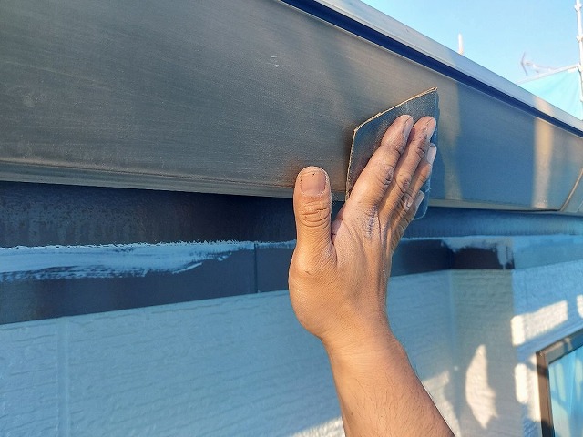 所沢市上山口にて外壁・屋根塗装後の付帯部塗装作業！