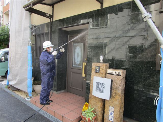 玄関廻りの高圧洗浄