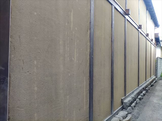 漆喰壁の柱