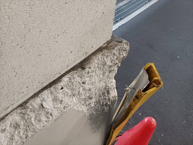 大きく欠けた柱壁