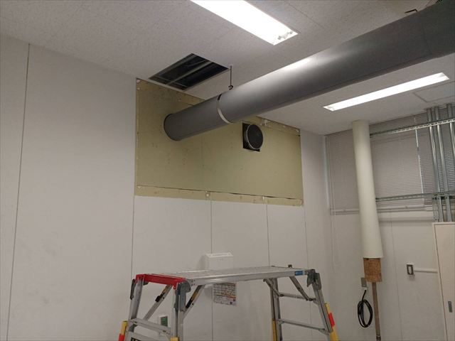 配管工事後の壁