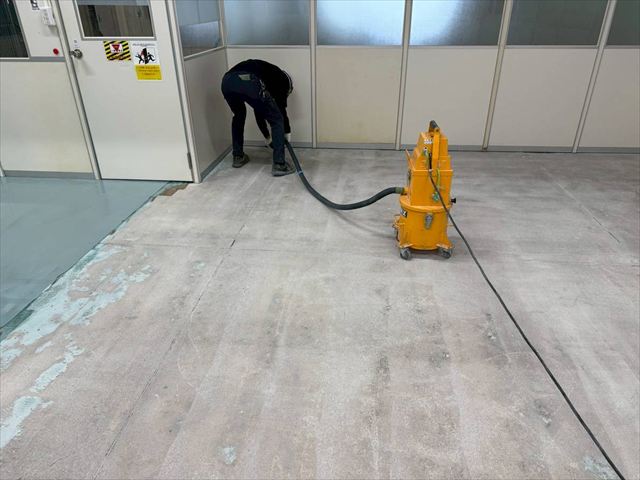 Pタイル床剝がし後