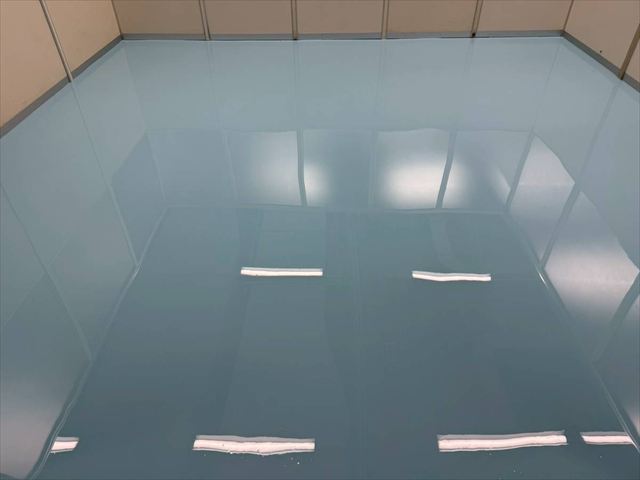 上塗り塗装前の床