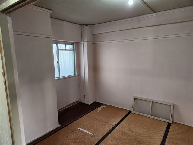 大阪市鶴見区で集合住宅の空き室　和室の木部塗装工事を行いました。