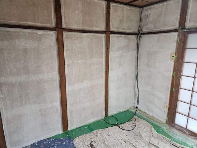 土壁にシーラー塗布